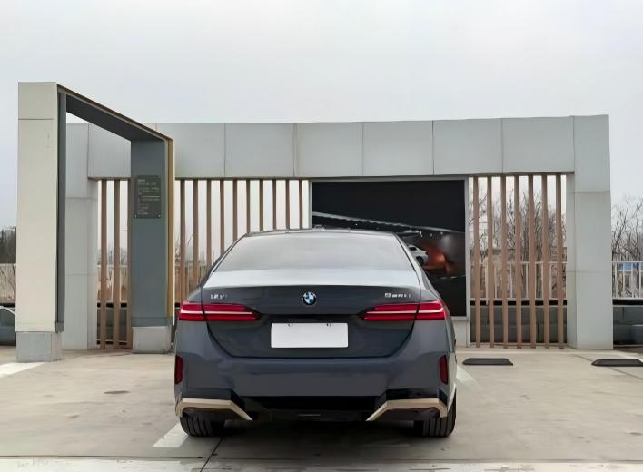 BMW 5 серии 2024 525Li M Sport Package - Huishida Trading