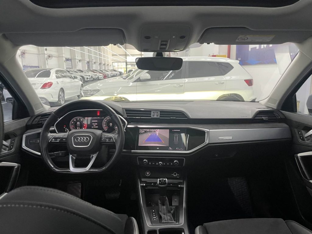 Audi Q3 2022 Model 35 TFSI Sportline - Huishida Trading