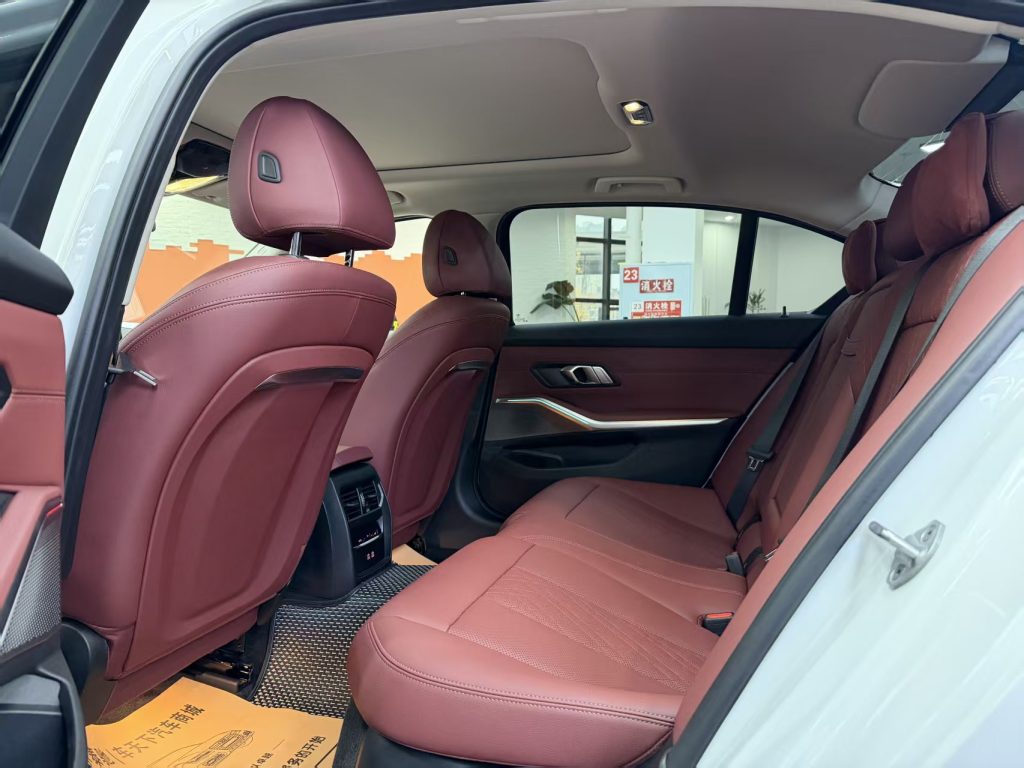 BMW 3 Series 2025 года, модель 325Li M Sport Package - Huishida Trading