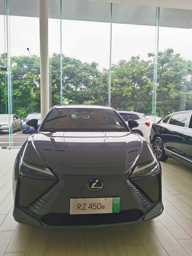 Lexus RZ450e 2023 450e 4WD Premium Edition - Huishida Trading