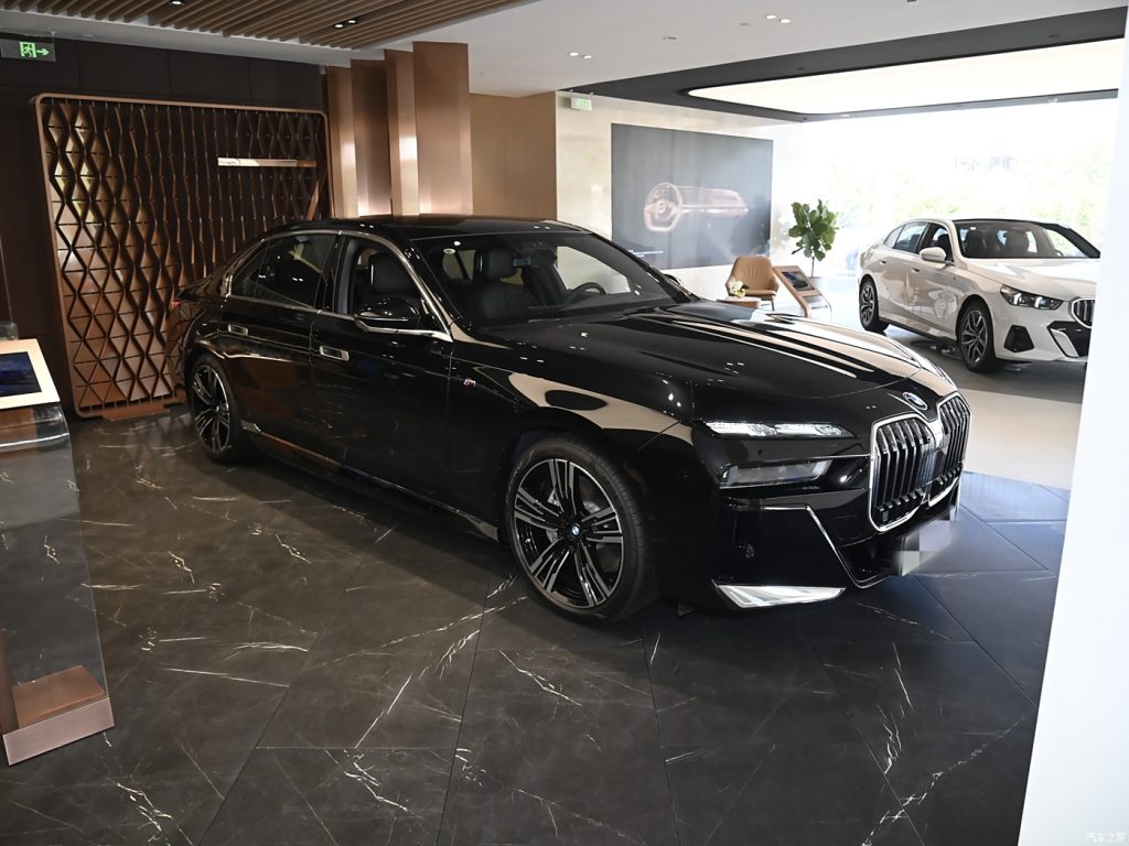 BMW I7 2023 eDrive50L Leading Luxury Package - Huishida Trading