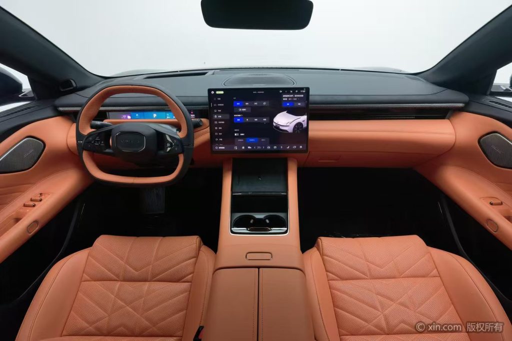 Lynk & Co 10 EM-P 2025 Модель 240 AWD Ultra - Huishida Trading