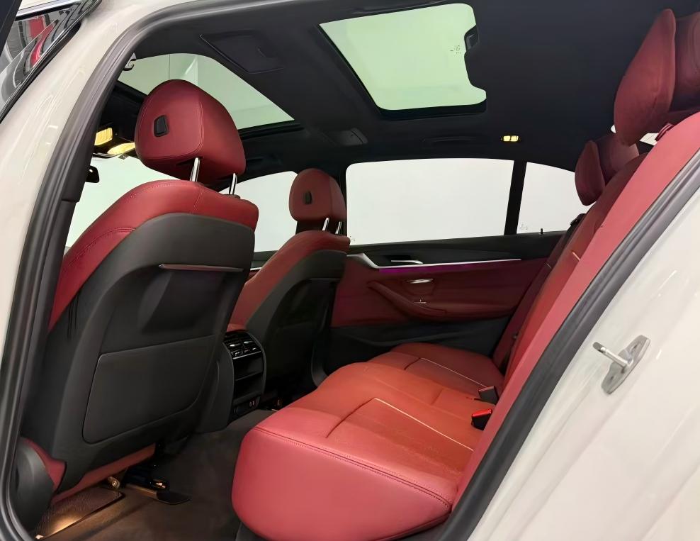BMW 5 Series 2023 530Li Leading Edition M Sport Package - Huishida Trading