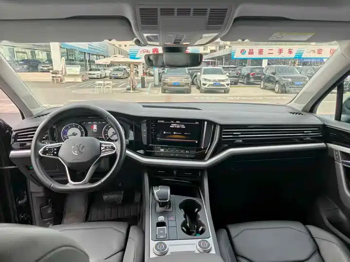Volkswagen Touareg 2021 2.0TSI Navigation Special Edition - Huishida Trading