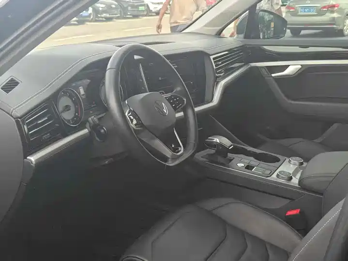 Volkswagen Touareg 2021 2.0TSI Navigation Special Edition - Huishida Trading