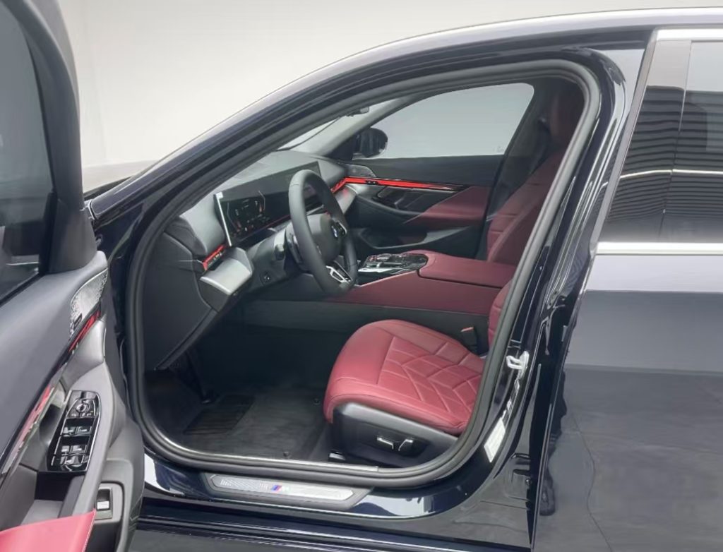 BMW 5 Series 2025 года, модель 530Li Leading Edition M Sport Package - Huishida Trading