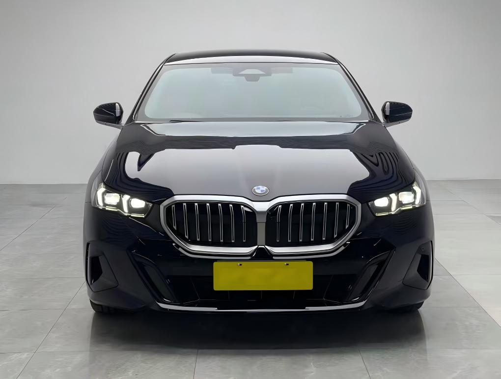 BMW 5 Series 2025 года, модель 530Li Leading Edition M Sport Package - Huishida Trading
