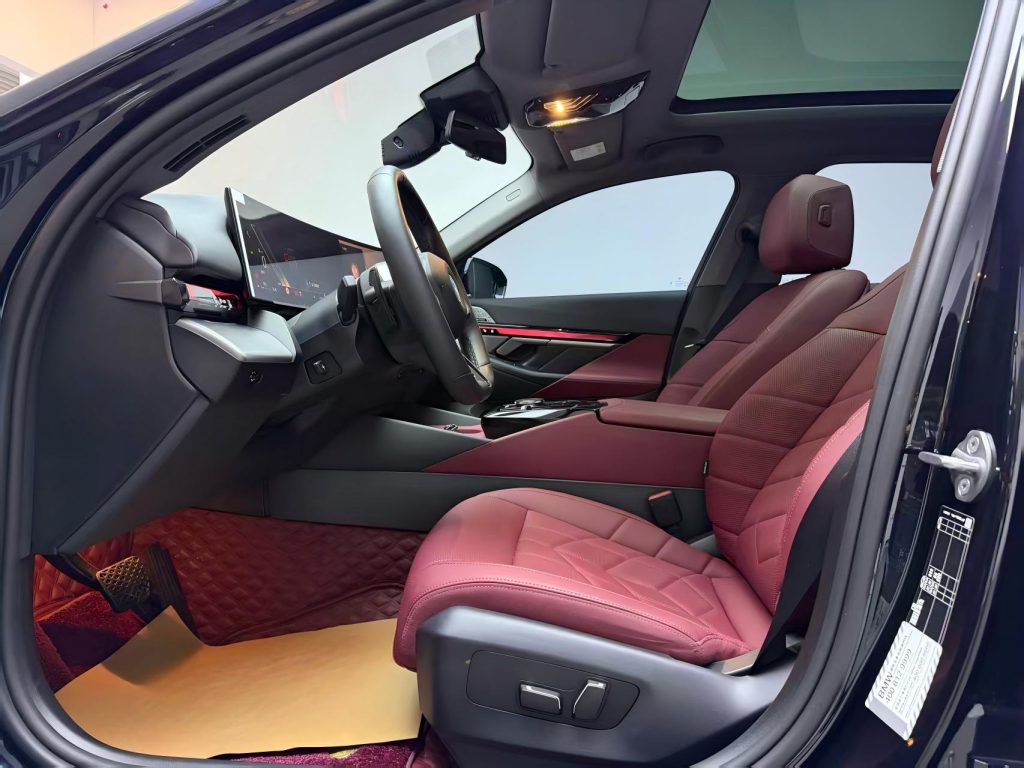 BMW 5 серии 2024 530Li Leading Edition M Sport Package - Huishida Trading