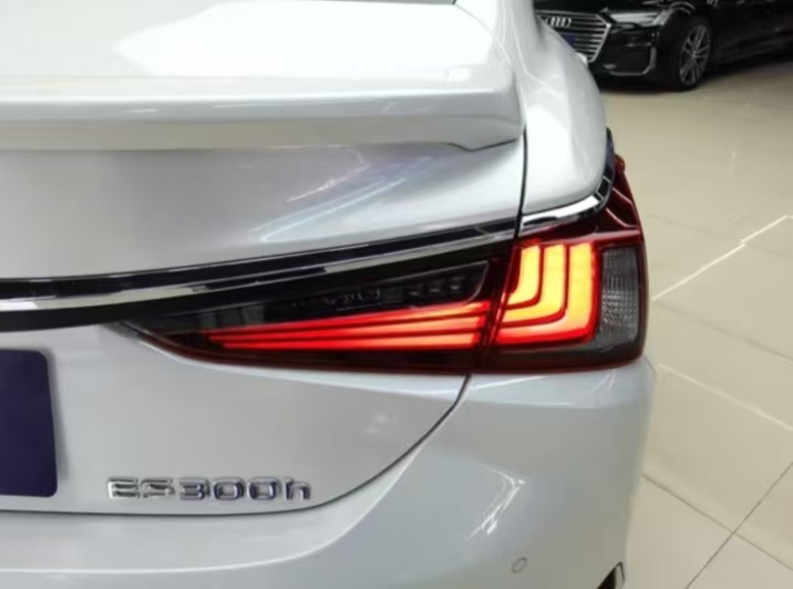 Lexus ES 2021 300h Premium Edition - Huishida Trading