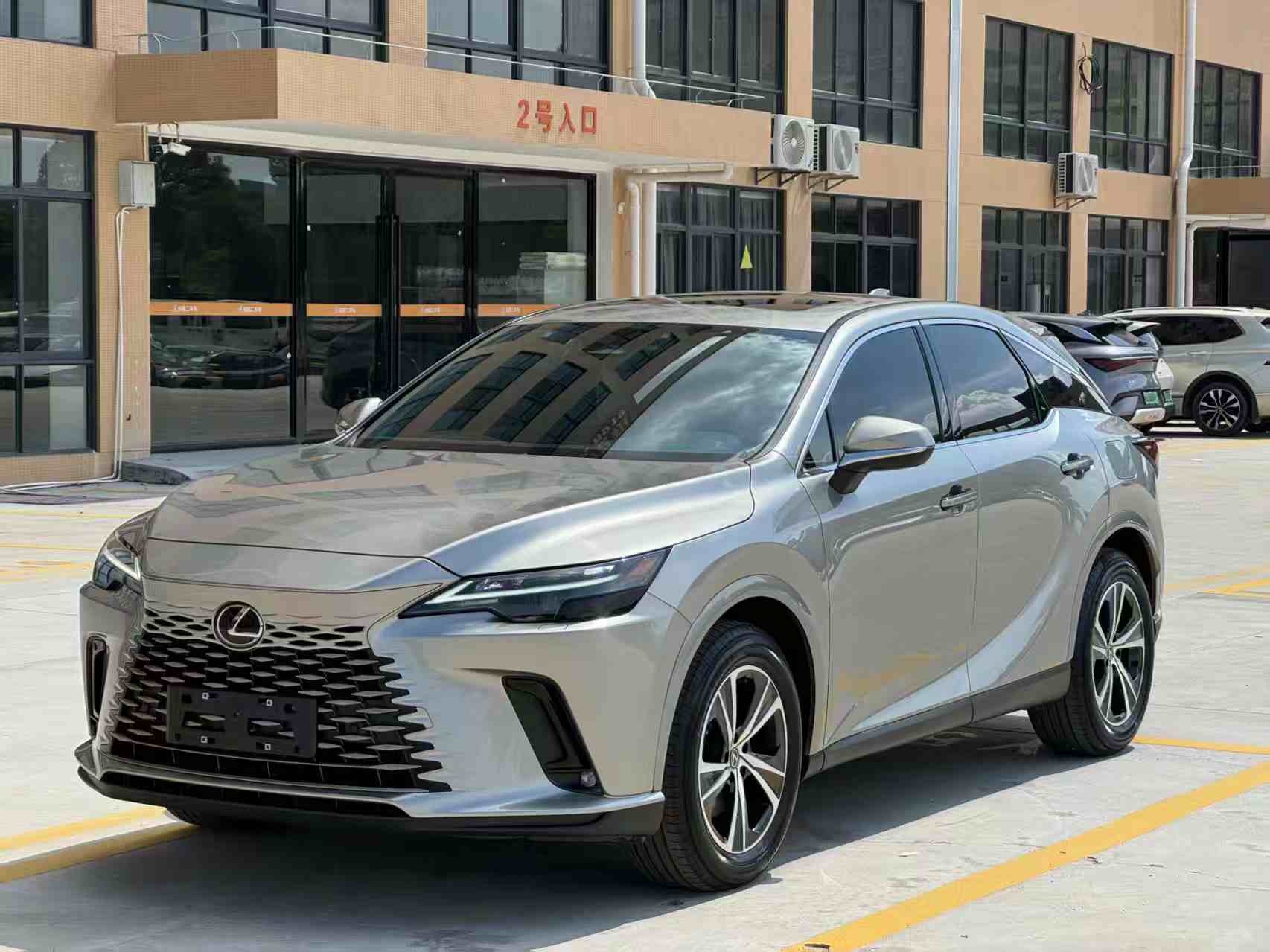 Lexus RX 2023 350h с двухколесным приводом Enjoy Edition