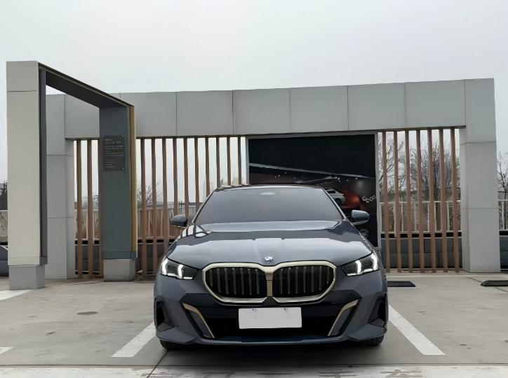 BMW 5 серии 2024 525Li M Sport Package - Huishida Trading