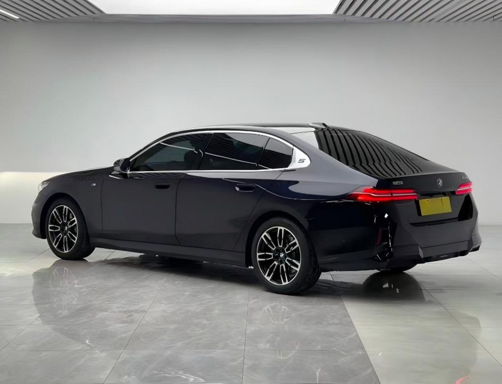 BMW 5 Series 2025 года, модель 530Li Leading Edition M Sport Package - Huishida Trading