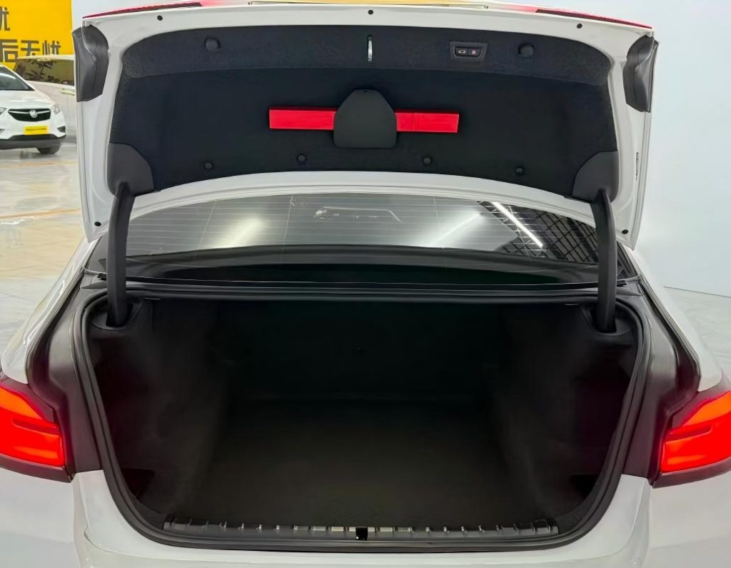 BMW 5 Series 2023 530Li Leading Edition M Sport Package - Huishida Trading