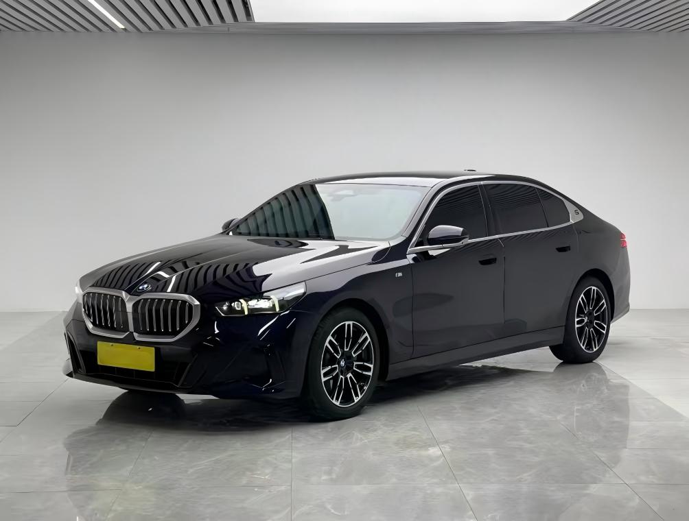 BMW 5 Series 2025 года, модель 530Li Leading Edition M Sport Package