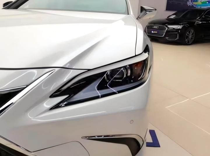 Lexus ES 2021 300h Premium Edition - Huishida Trading