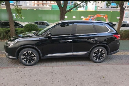 Mitsubishi Outlander 2020 2.4L 4WD Peugeot 5-Seater - Huishida Trading