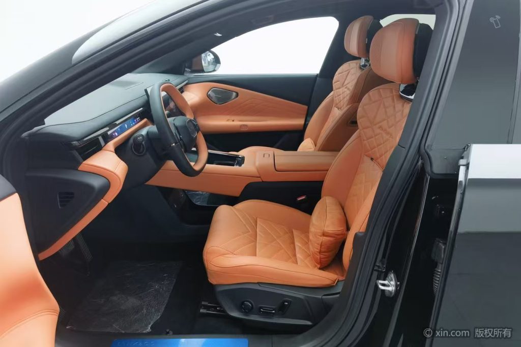 Lynk & Co 10 EM-P 2025 Модель 240 AWD Ultra - Huishida Trading