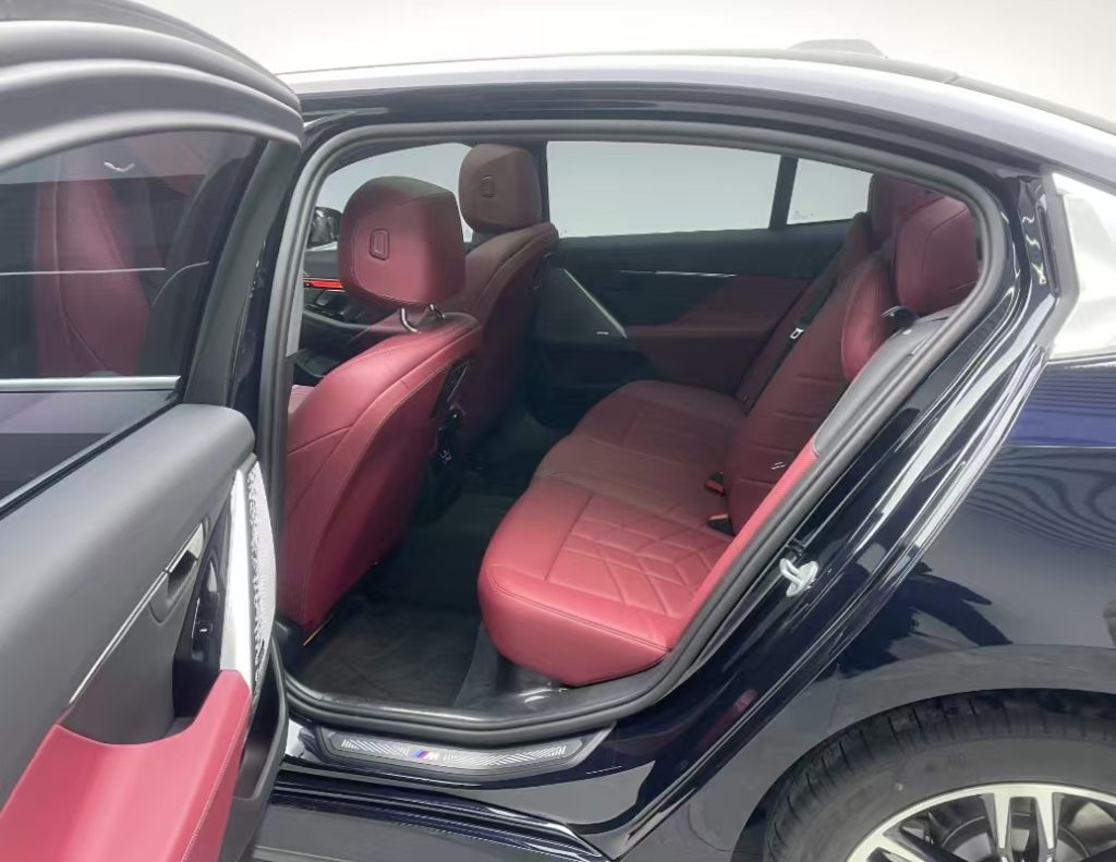 BMW 5 Series 2025 года, модель 530Li Leading Edition M Sport Package - Huishida Trading