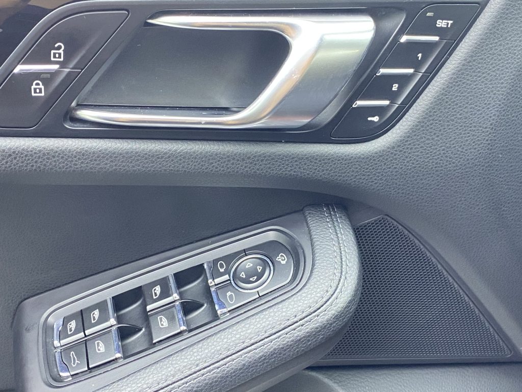 Porsche Macan 2022 Macan 2.0T - Huishida Trading