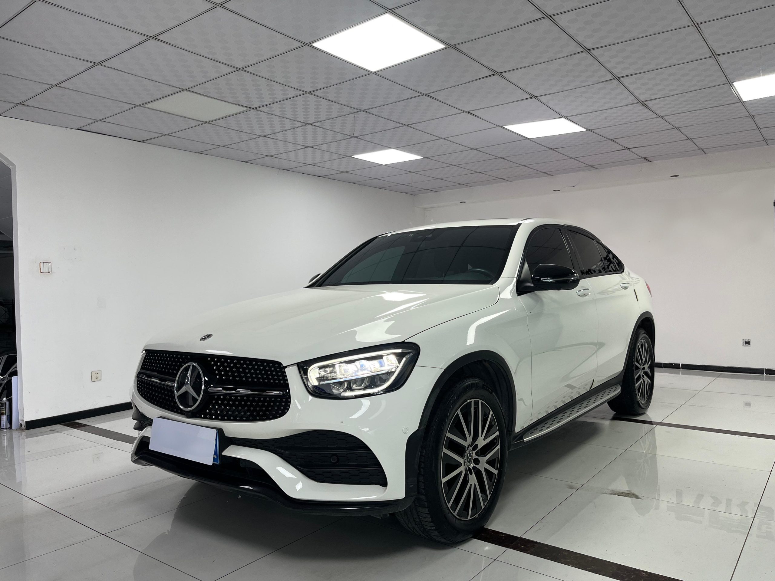 Mercedes-Benz GLC 300 Coupe 2022 модельного года, обновленный GLC 300 4MATIC купе-кроссовер