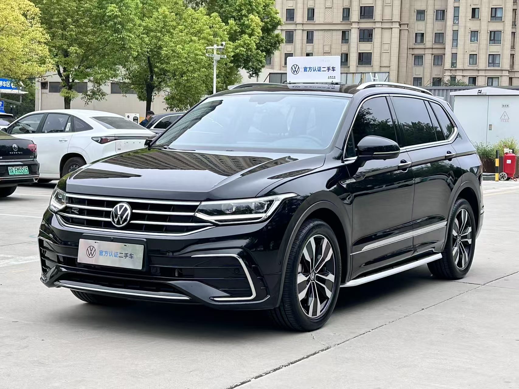 2022 Volkswagen Tiguan L  330TSI R-LINE с передним приводом, версия Premium Edition