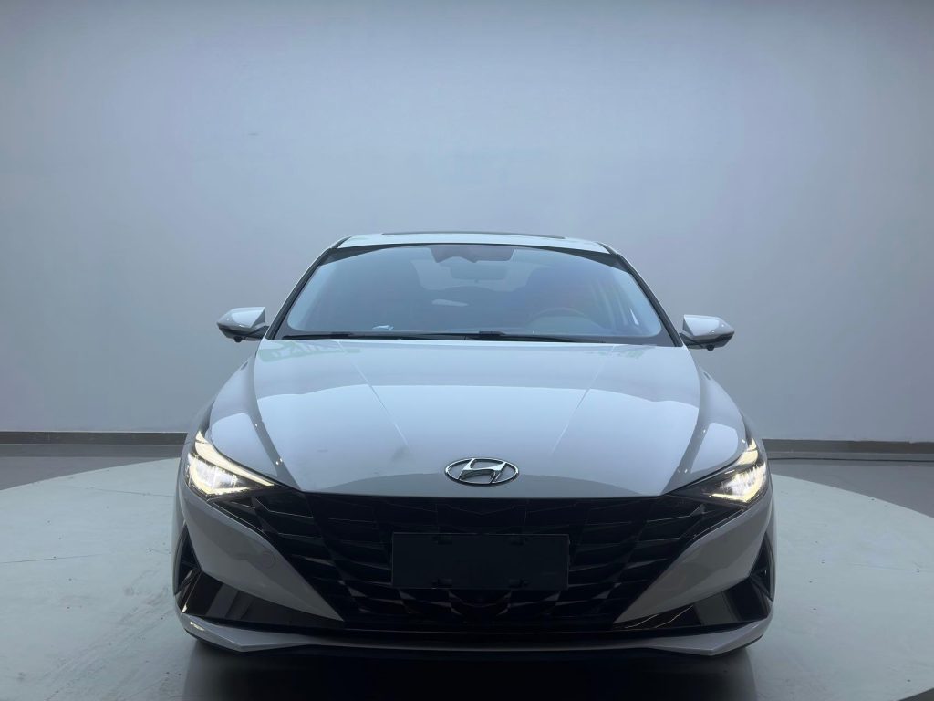 Hyundai Elantra 2022 года 1,5 л CVT LUX Premium Edition - Huishida Trading