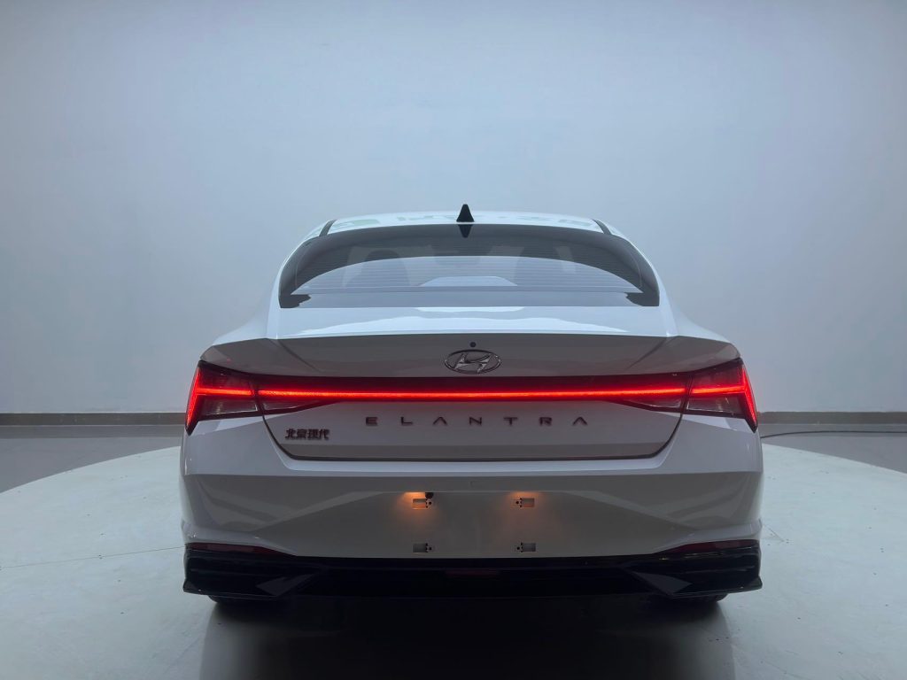 Hyundai Elantra 2022 года 1,5 л CVT LUX Premium Edition - Huishida Trading