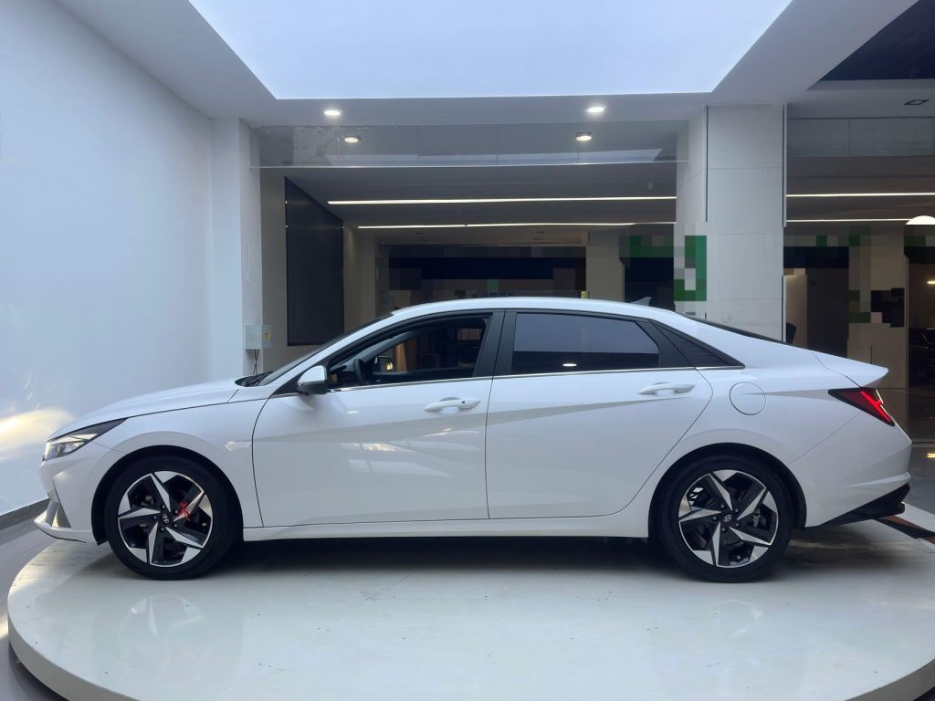Hyundai Elantra 2022 года 1,5 л CVT LUX Premium Edition - Huishida Trading