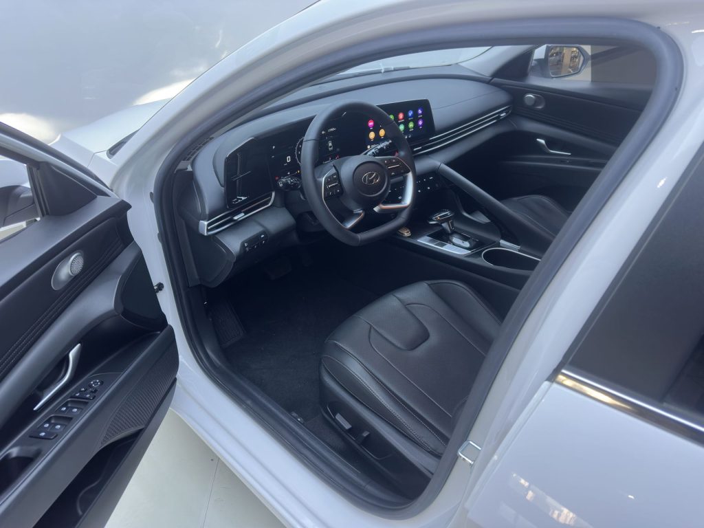 Hyundai Elantra 2022 года 1,5 л CVT LUX Premium Edition - Huishida Trading