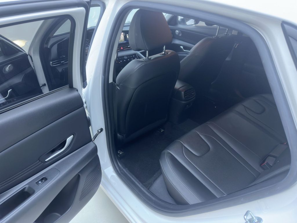 Hyundai Elantra 2022 года 1,5 л CVT LUX Premium Edition - Huishida Trading