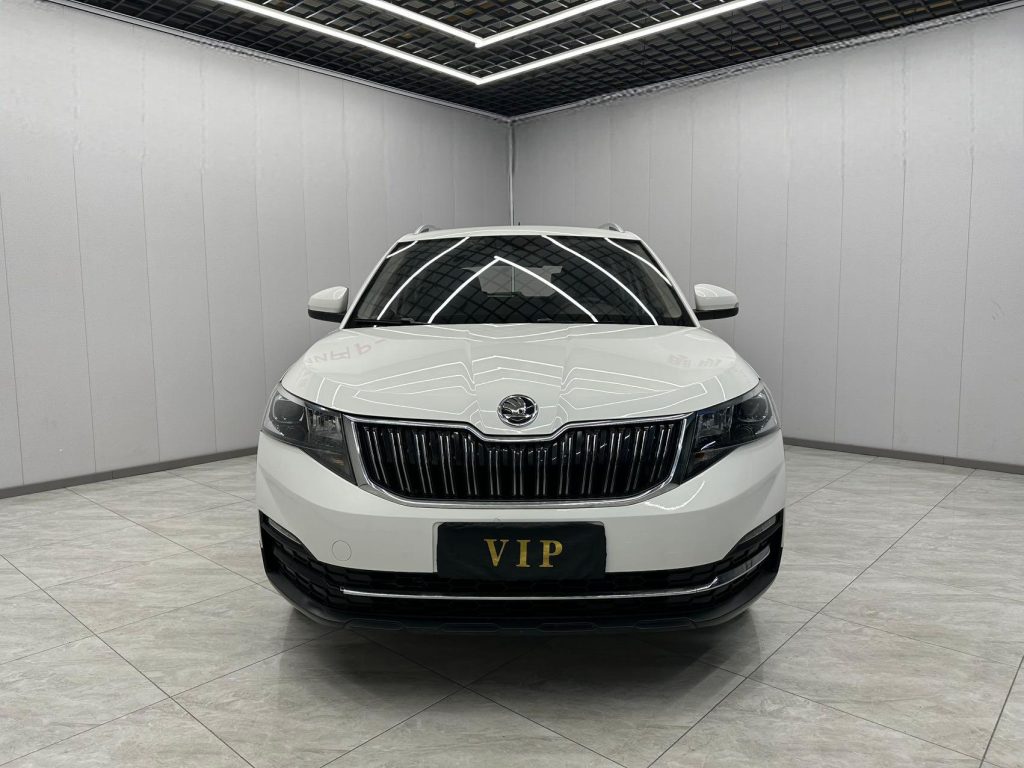 Škoda Kamiq 2021 1,5 л, автоматическая коробка передач, версия Comfort - Huishida Trading
