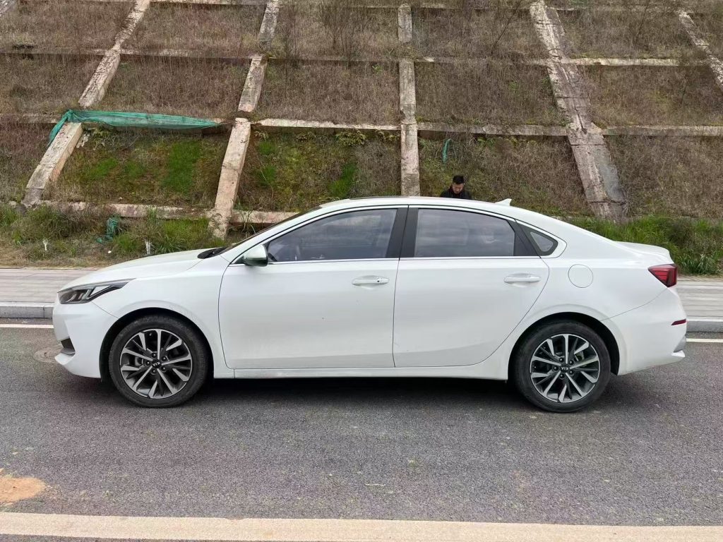 Kia K3 2021 Модифицированный 1,5-литровый CVT Fashion Edition - Huishida Trading