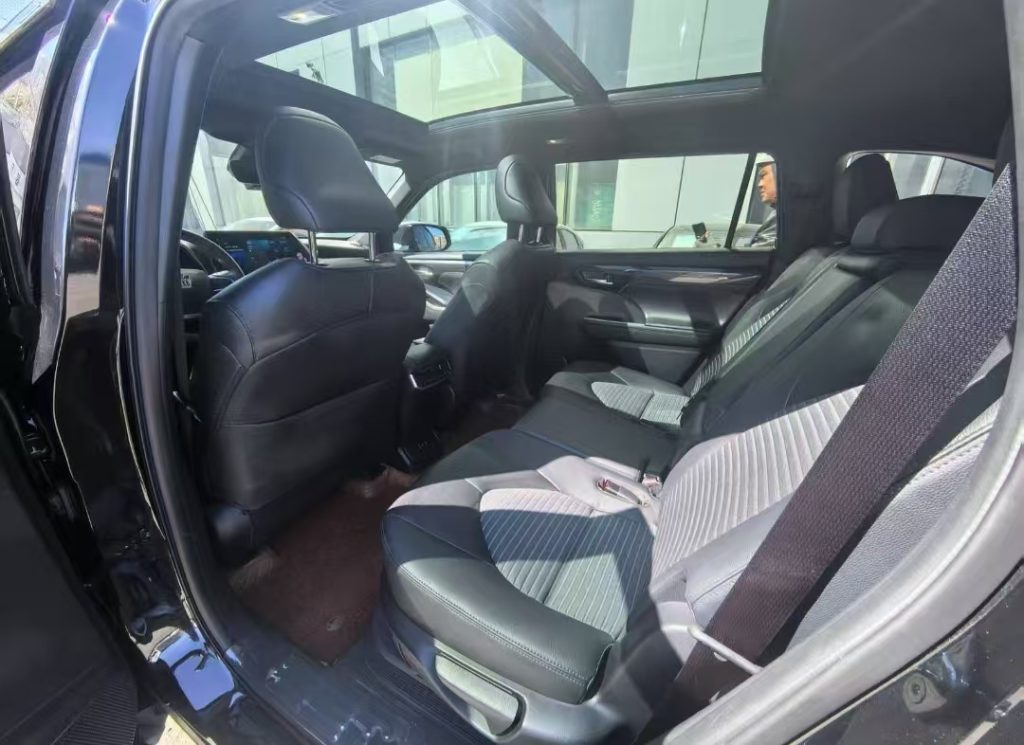 TOYOTA CROWN KLUGER 2021 2.5L HEV 4WD Premium Edition - Huishida Trading