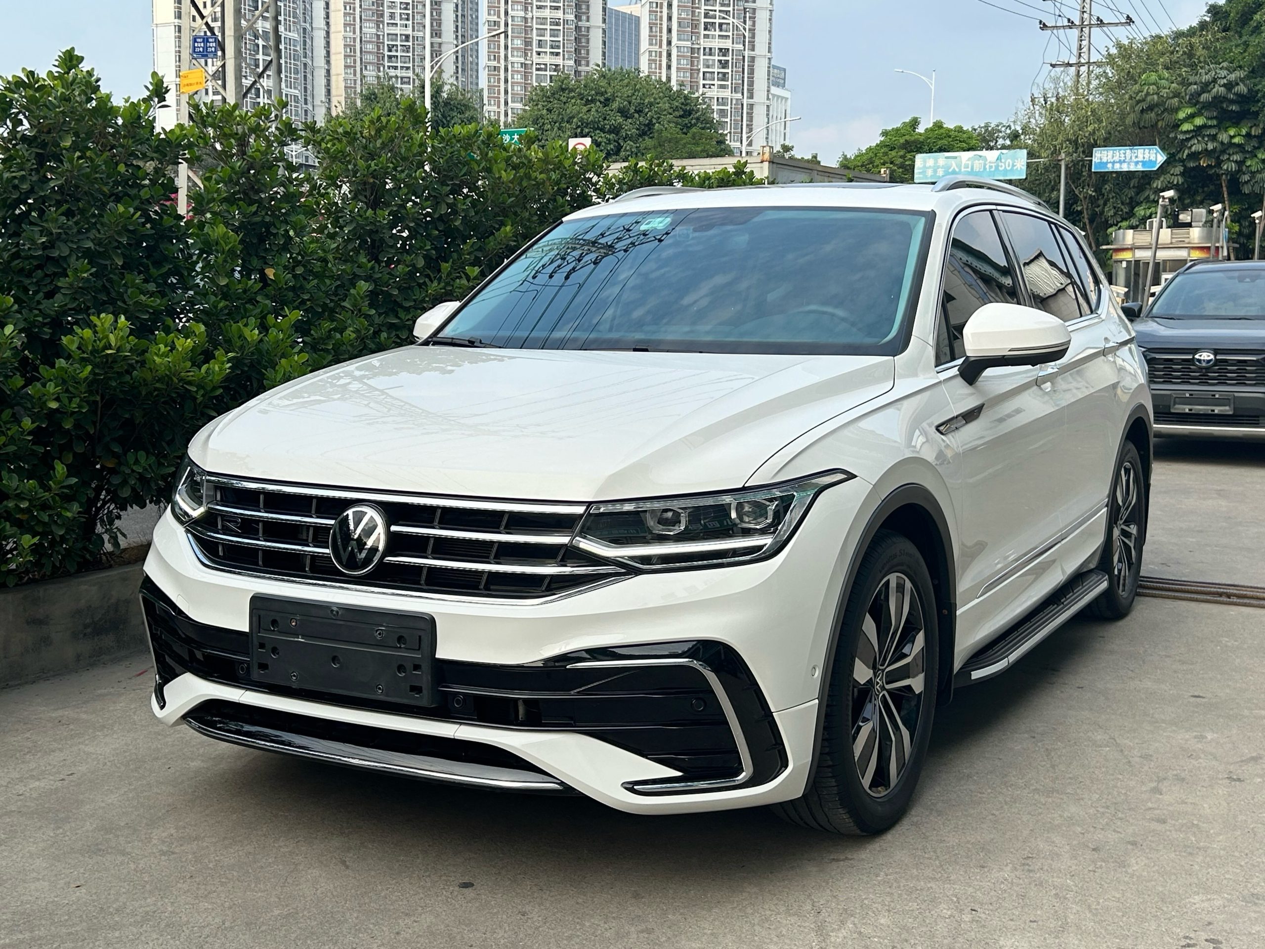 Volkswagen  TiguanL 2022 330TSI Automatic 2WD R-Line Crossing Edition