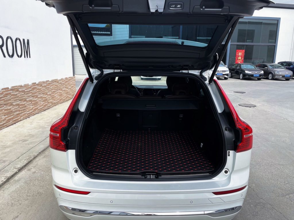 Volvo XC60 2022 B5 4WD Zhiyuan Deluxe - Huishida Trading