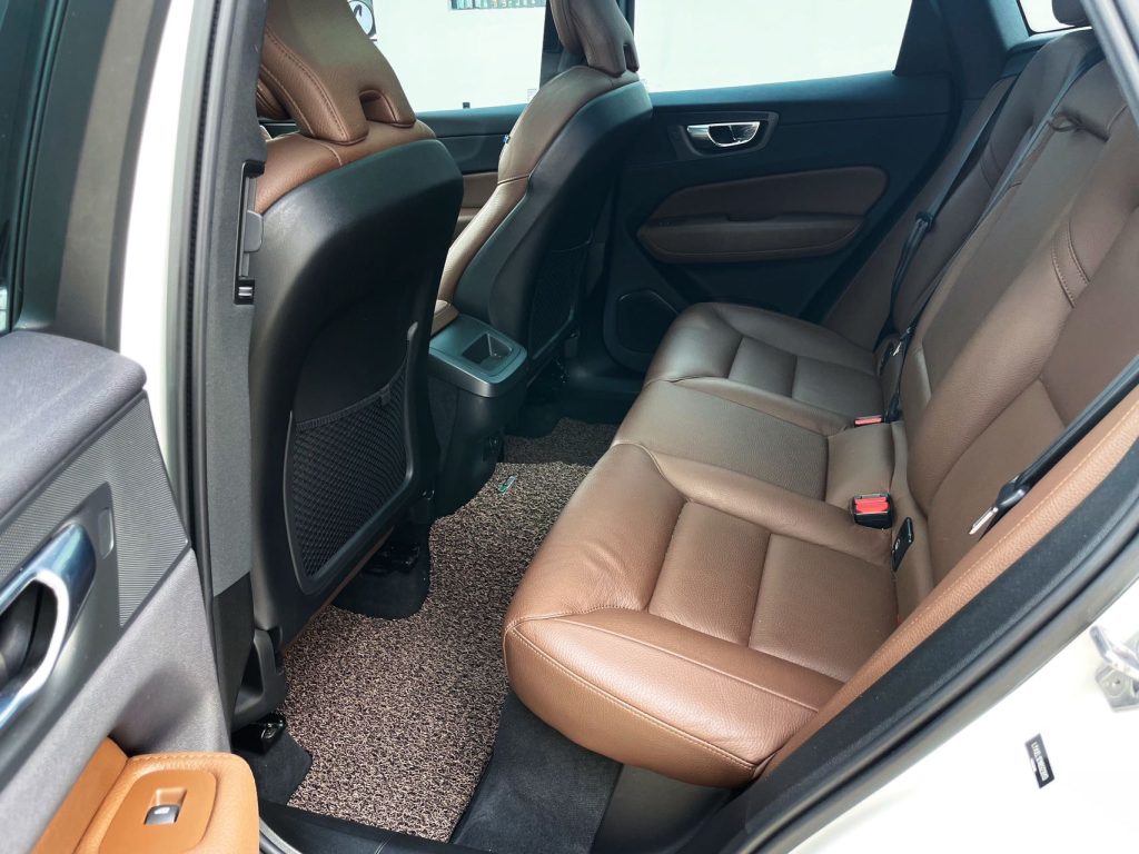 Volvo XC60 2022 B5 4WD Zhiyuan Deluxe - Huishida Trading