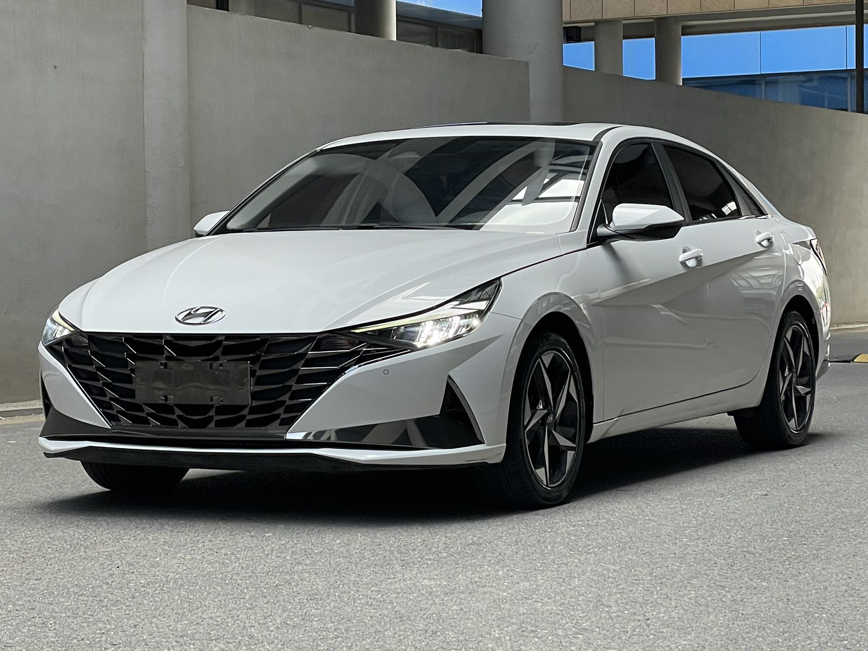 Hyundai Elantra 2021 1.5L CVT LUX Premium Edition National VI