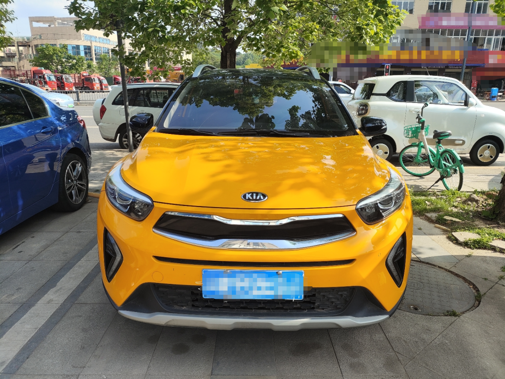 KIA Stonic 2021 1.4LCVT Модель с люком в крыше - Huishida Trading