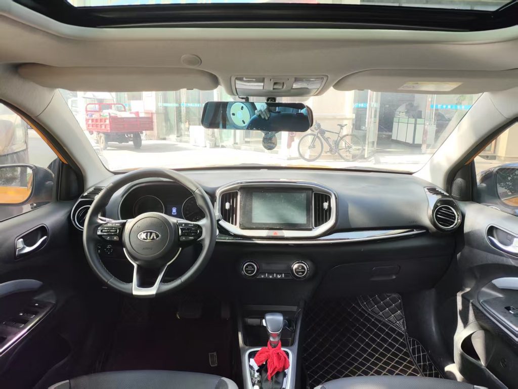 KIA Stonic 2021 1.4LCVT Модель с люком в крыше - Huishida Trading