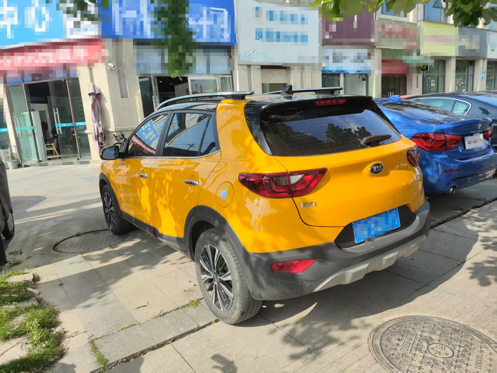 KIA Stonic 2021 1.4LCVT Модель с люком в крыше - Huishida Trading