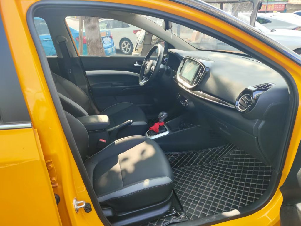 KIA Stonic 2021 1.4LCVT Модель с люком в крыше - Huishida Trading