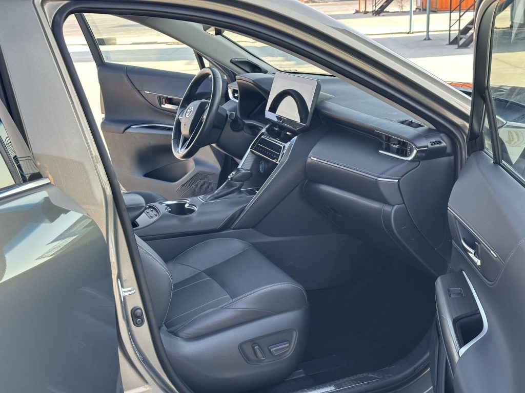 TOYOTA HARRIER 2022 Twin Engine 2.5L CVT 4WD Flagship Edition - Huishida Trading