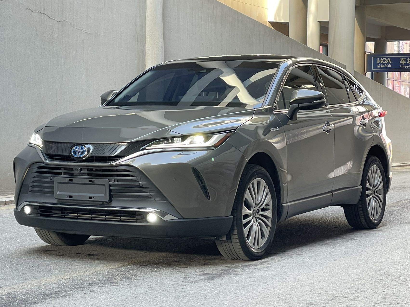 TOYOTA  HARRIER 2022 Twin Engine 2.5L CVT 4WD Flagship Edition