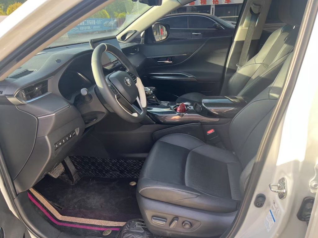 Venza 2022 Twin Engine 2.5L CVT 4WD Supreme Edition - Huishida Trading