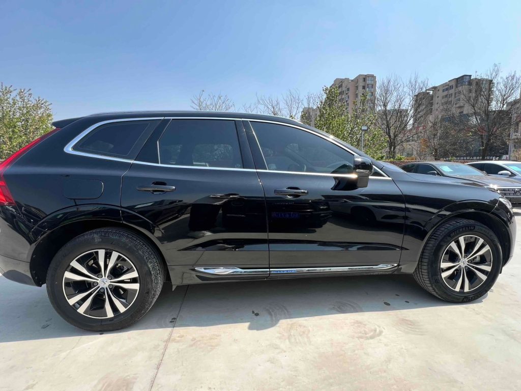 Volvo XC60 2023 B5 4WD Zhiyi Luxury Edition - Huishida Trading