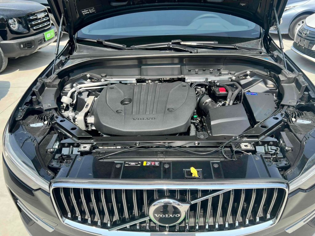 Volvo XC60 2023 B5 4WD Zhiyi Luxury Edition - Huishida Trading