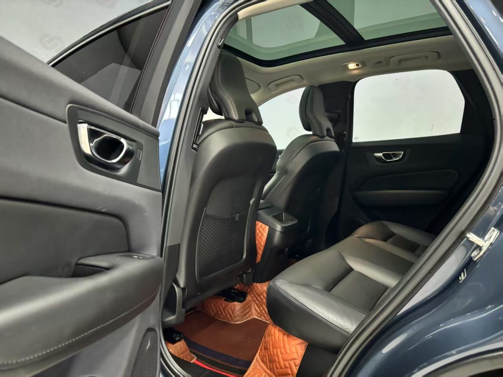 Volvo XC60 2021 T5 4WD Zhiyi Luxury Edition - Huishida Trading