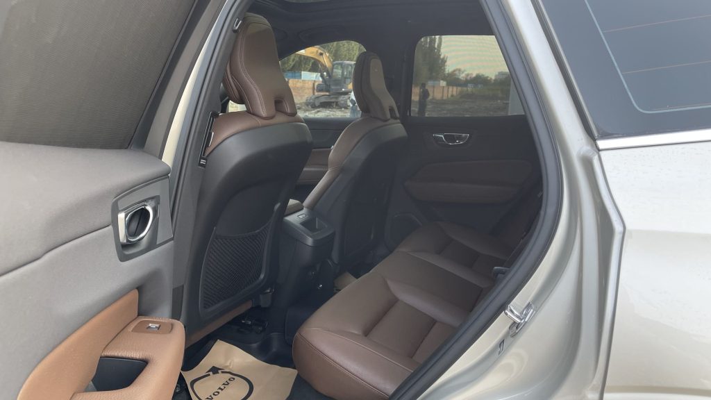 Volvo XC60 2021 T5 4WD Zhiyi Luxury - Huishida Trading