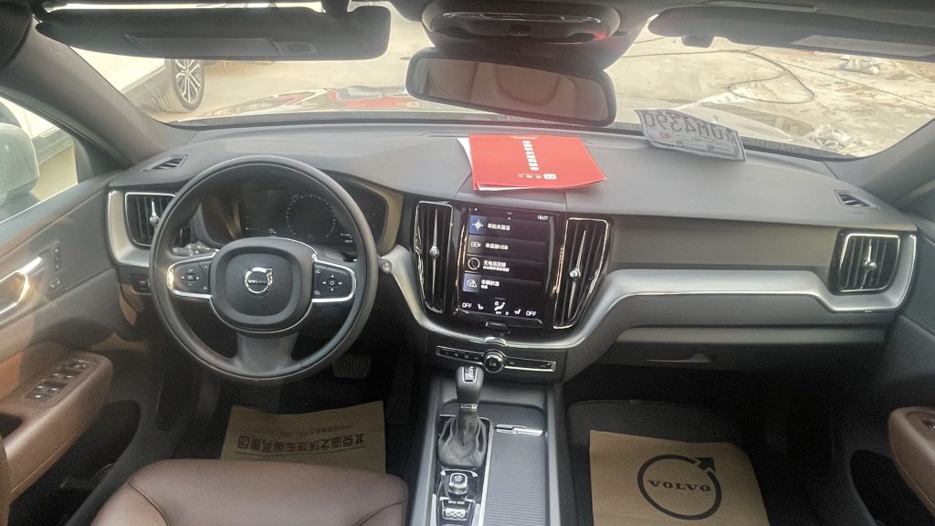 Volvo XC60 2021 T5 4WD Zhiyi Luxury - Huishida Trading