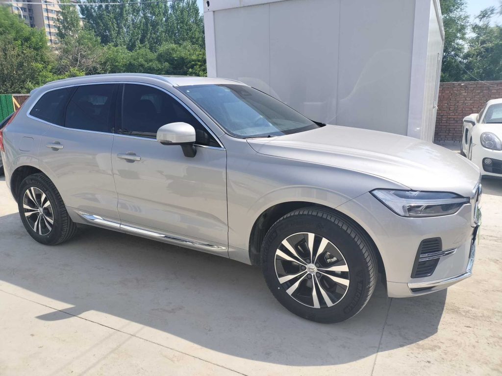 Volvo XC60 2022 B5 4WD Zhiyi Luxury Edition - Huishida Trading